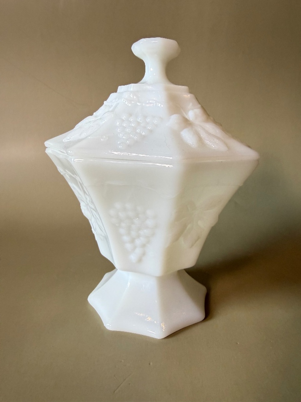 Anchor Hocking Grape Covered Candy Dish | Octagon Lidded Dish - Picture 1 of 9